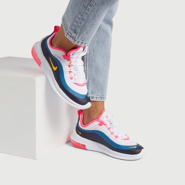 women's air max axis sneaker